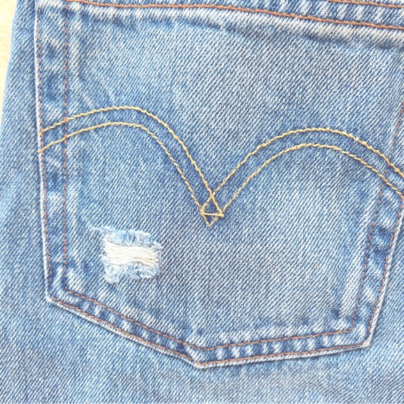 LEVI’S 501 Skinny Leg Button Fly Original Fit 25x30 Whiskering Distressed NEW - Picture 5 of 14